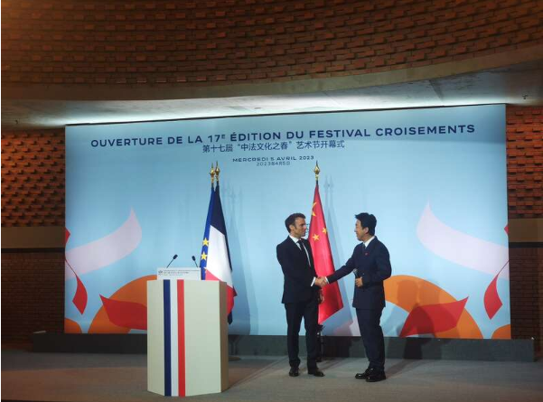 Le président français Emmanuel Macron arrive à Pékin pour lancer l’échange du « Printemps culturel Sino-français » 2023.